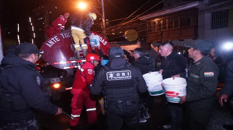 La Paz: Incendio moviliza a todo un barrio en Sopocachi