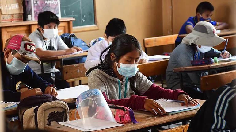 Salud recomienda retorno a clases presenciales con protocolos de bioseguridad por brote de sarampión