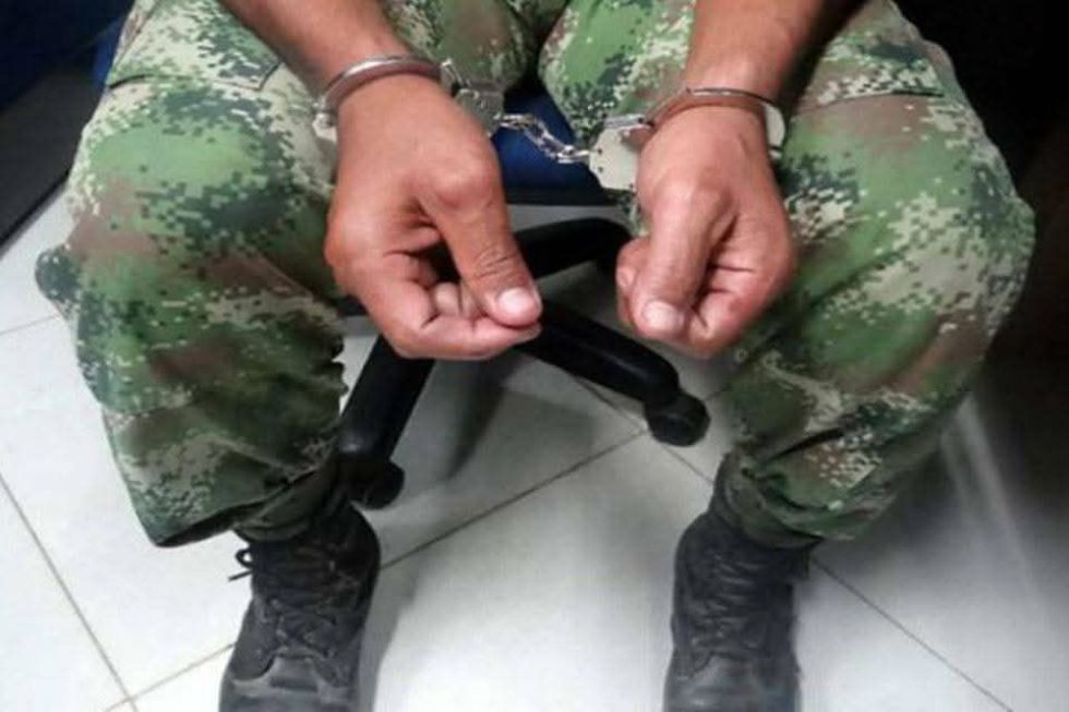 Cinco militares son aprehendidos por permitir ingreso de camiones con contrabando en frontera con Chile