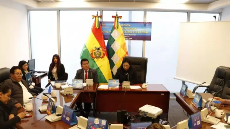 Diputados piden informe al TSE por dudas en el cronograma electoral
