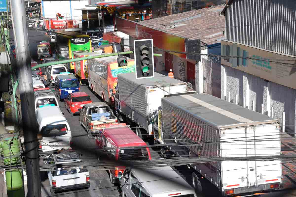 YPFB asegura despachar el 100% de combustibles, pero sin capacidad para volúmenes extra