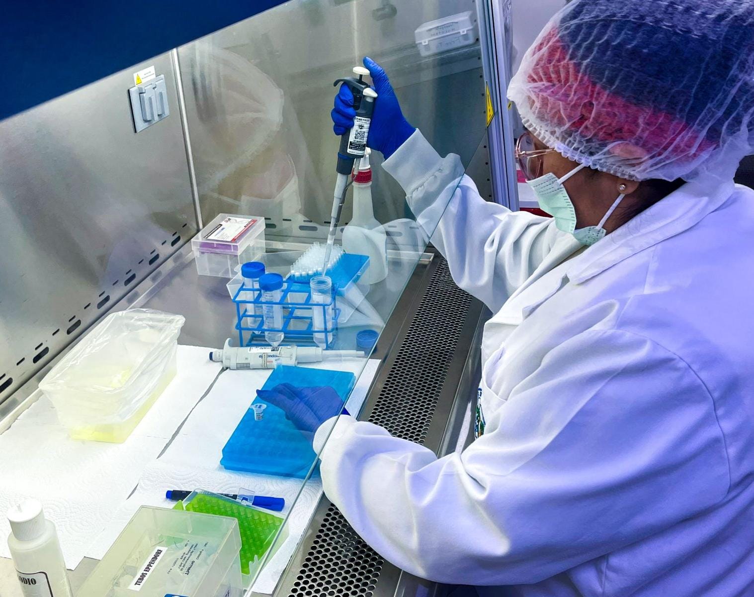 Bolivia puede analizar hasta 1.000 muestras diarias de sarampión con tecnología avanzada