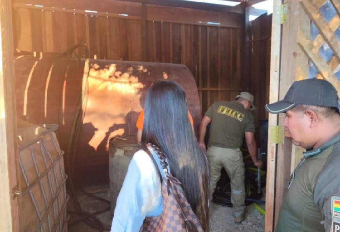 Incautan más de 11 mil litros de diésel almacenado ilegalmente en Rurrenabaque