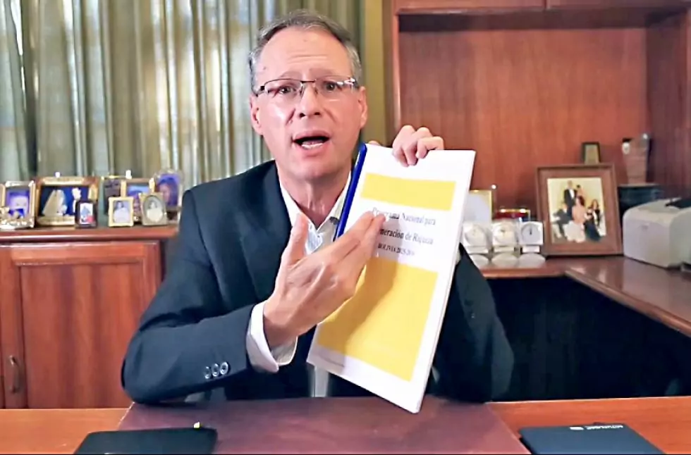 Jaime Dunn entrega su plan de Gobierno a Tuto Quiroga y desafía a los candidatos: “Gánense el voto liberal”
