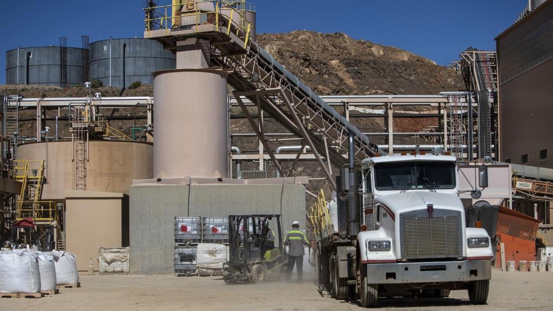 Trump busca frenar el dominio chino en tierras raras con millonaria inversión estatal