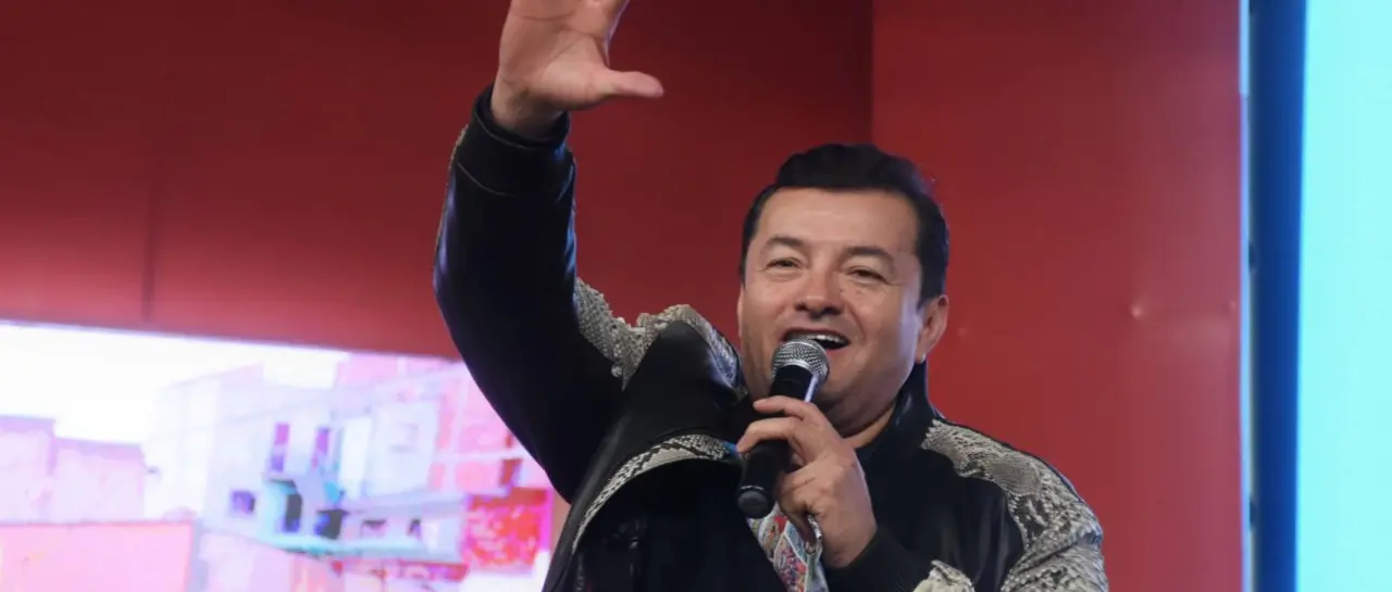 Jhonny Fernández dice que ya tiene acompañante para su fórmula, pero no revela el nombre