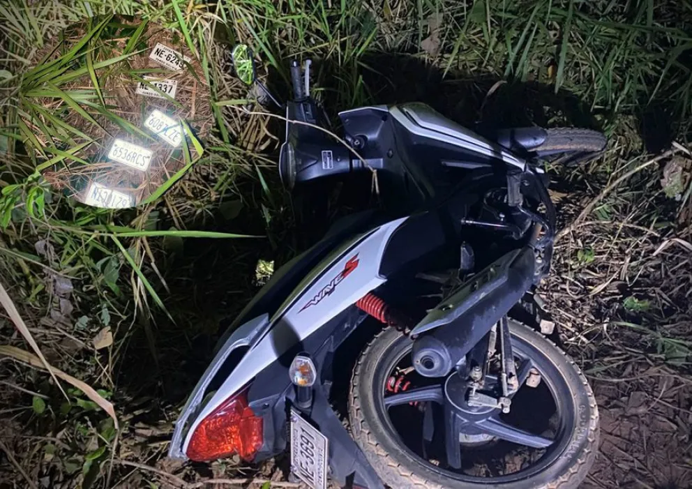 Policías son dados de baja por robar una motocicleta en Cobija