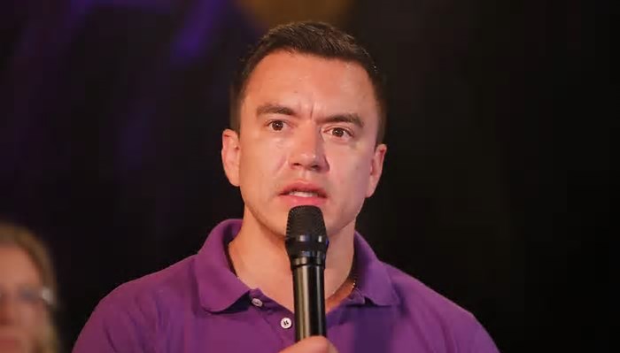 Noboa reduce su Gobierno de 20 a 14 ministerios y despide a 5.000 funcionarios