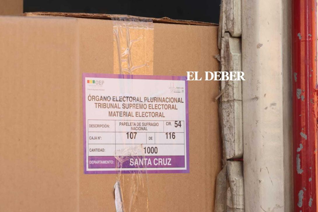 Santa Cruz recibe más de 2.000 cajas con papeletas para las elecciones nacionales