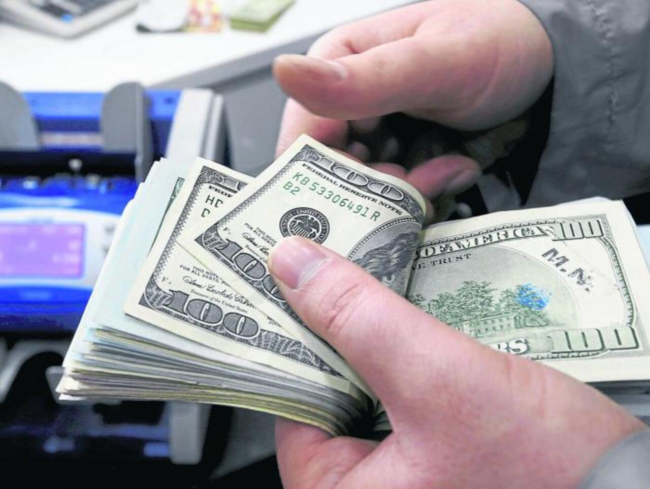 Aduana eleva a $us 50.000 el límite para ingreso físico de divisas al país