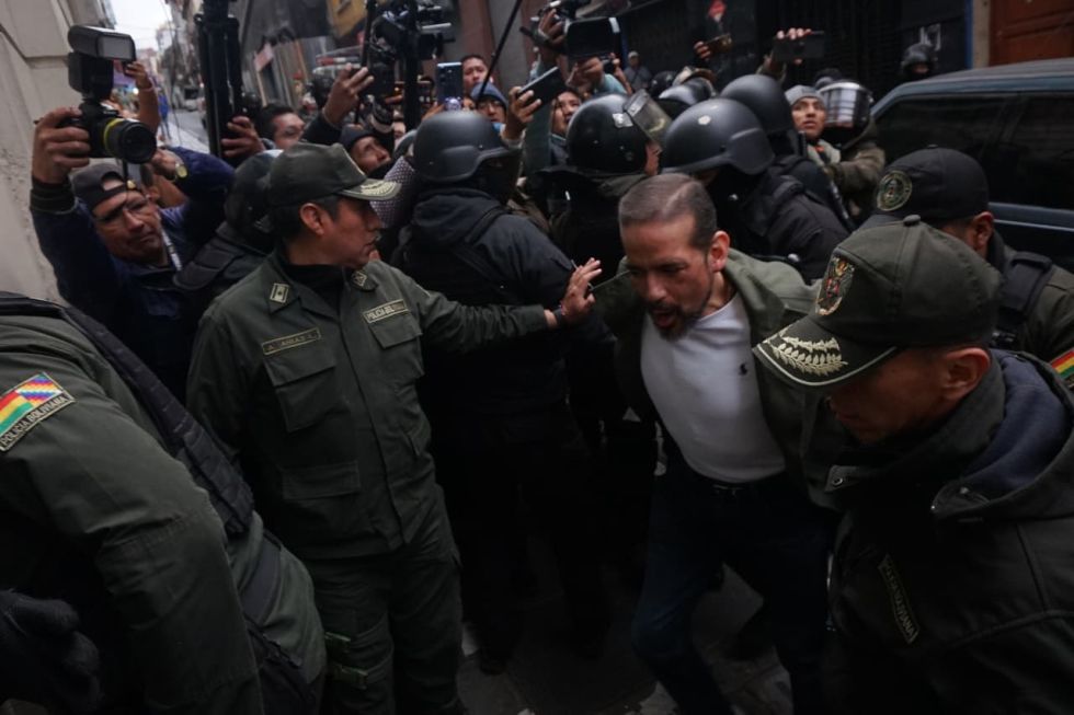 Camacho y Pumari retornan al Tribunal de La Paz para reinstalación de audiencia