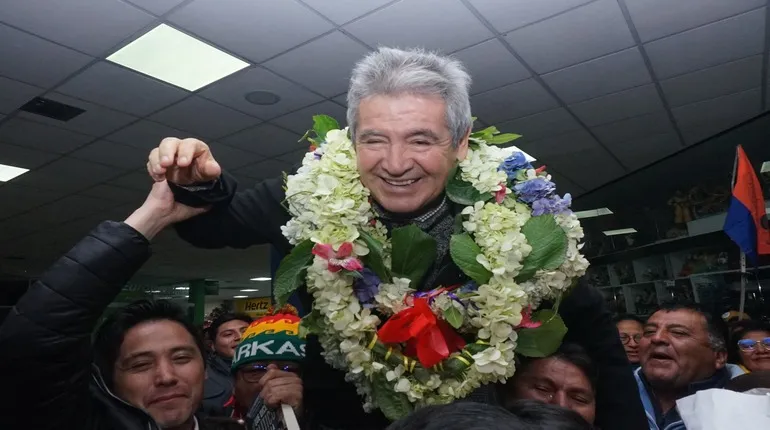 José Luis Paredes regresa a la política y respalda a Reyes Villa