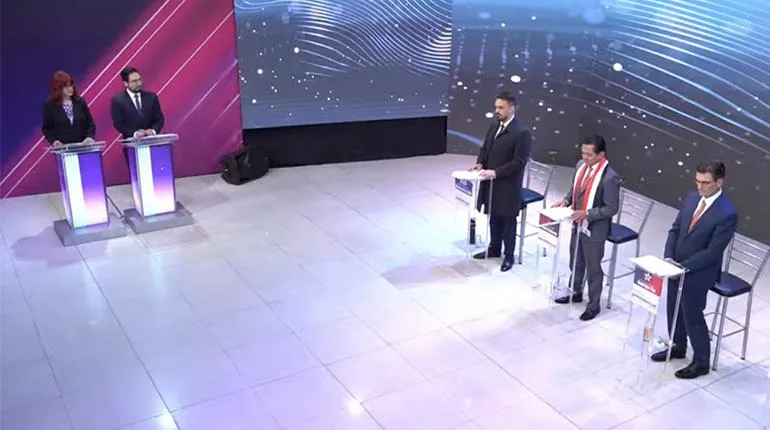 Segundo debate presidencial se centra en la crisis económica y críticas a candidatos ausentes