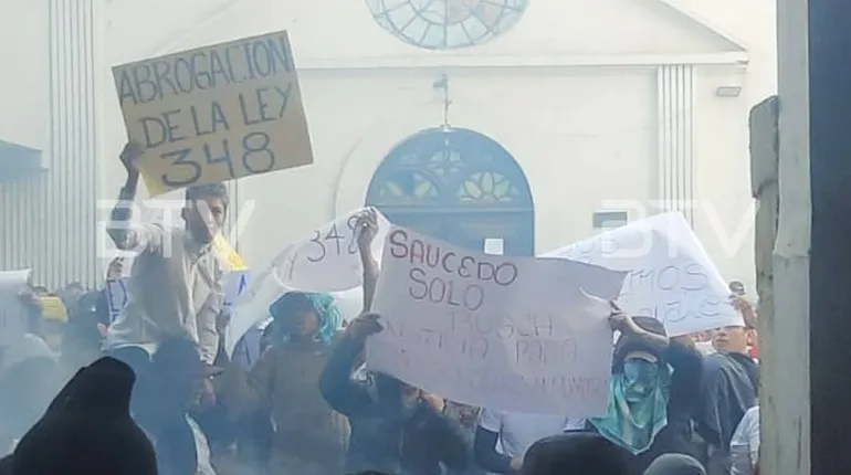Reos de San Pedro y Palmasola protestan por “igualdad de derechos” en revisión de detenciones