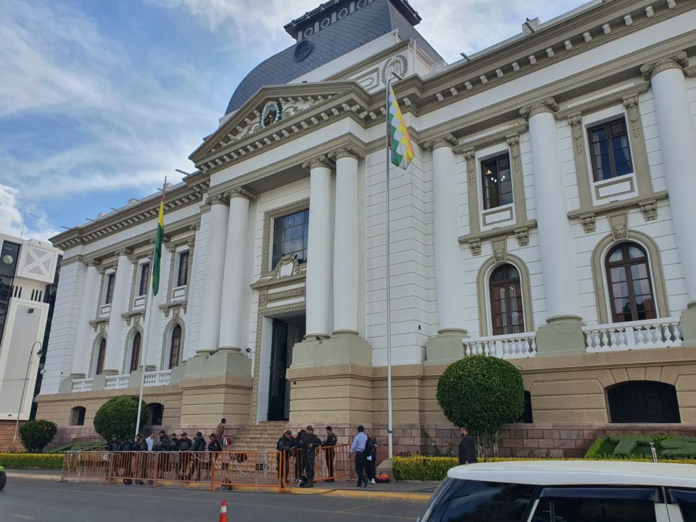 Magistrada alerta sobre presuntos cobros a su nombre