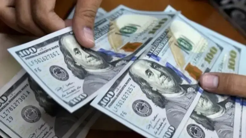 Dólar paralelo en ascenso en Bolivia