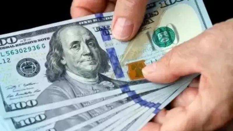 El dólar paralelo registra leve descenso y se cotiza en Bs 13.55 la venta este martes en Bolivia