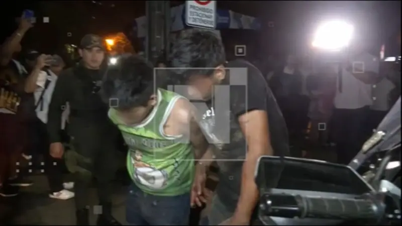 Asaltantes detenidos tras intento de robo en micro; uno había salido de Palmasola el día anterior