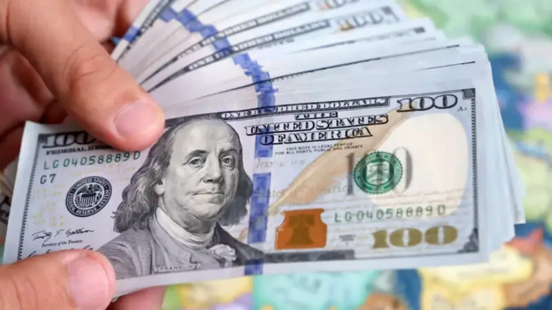 Dólar paralelo en Bolivia baja levemente este martes a 13,36 bolivianos