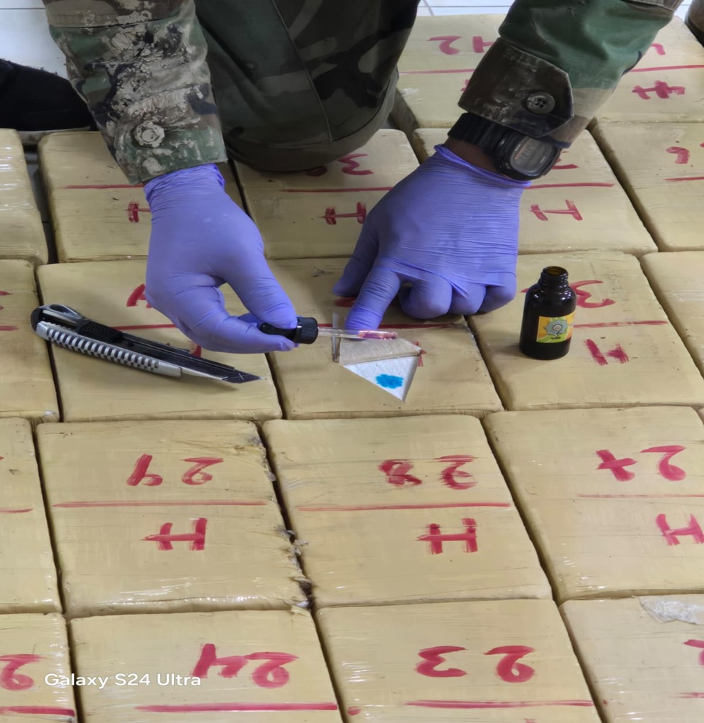 Incautan 457 kilos de cocaína y armas de fuego en operativo en Beni