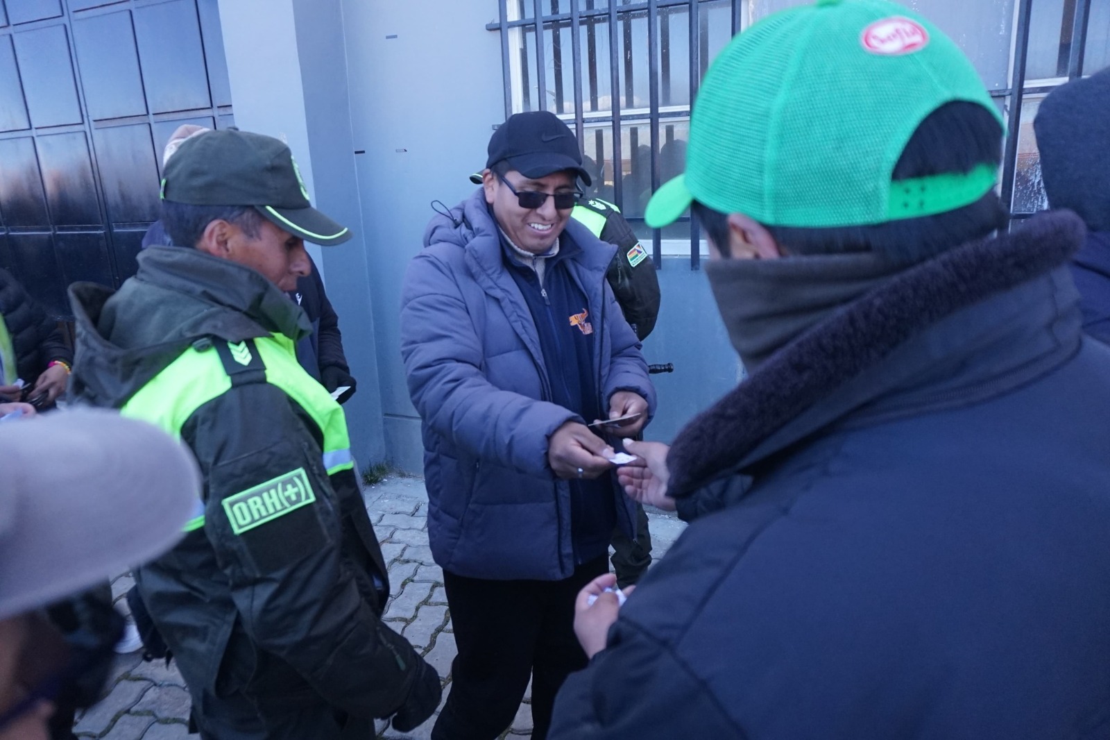 Venta de entradas físicas para Bolivia vs. Brasil desata fiebre futbolera en El Alto
