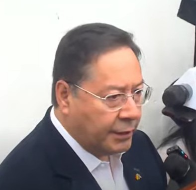 Presidente Luis Arce emite su voto en La Paz
