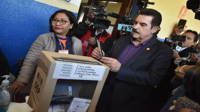Manfred Reyes Villa llama a la ciudadanía a votar para lograr una transformación profunda en Bolivia