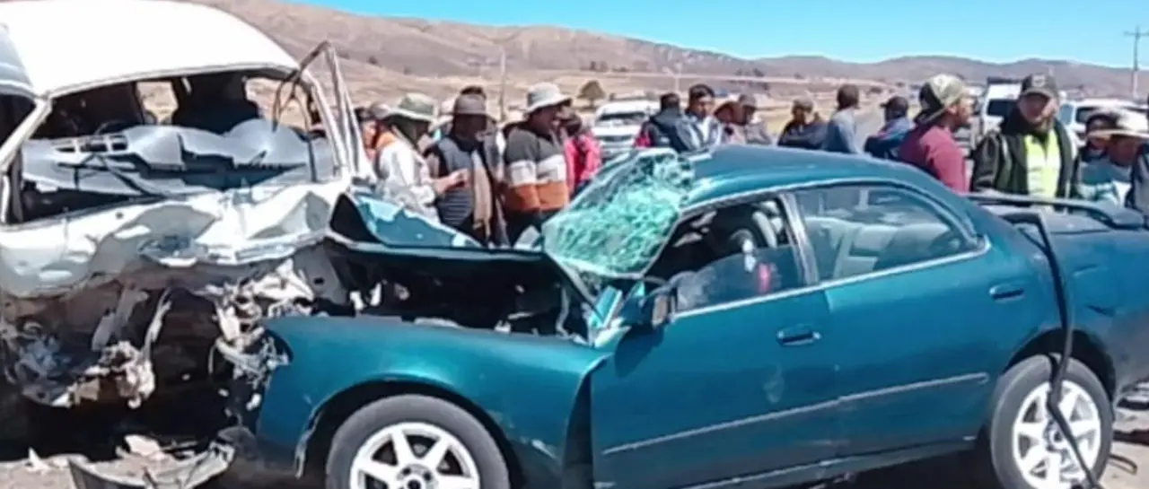 Colisión frontal en la ruta El Alto – Guaqui deja tres muertos y al menos siete heridos
