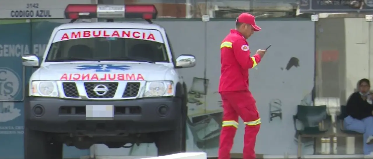 Dos bomberos luchan por sus vidas tras explosión en incendio en Santa Cruz