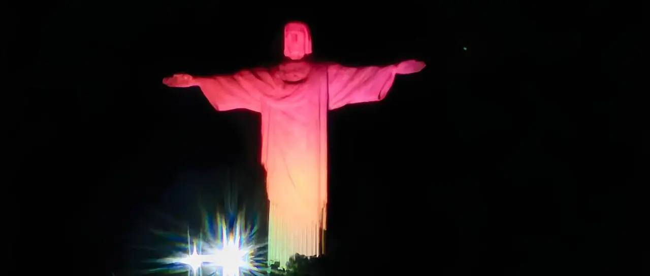 Brasil: La tricolor boliviana ilumina el Cristo Redentor por el Bicentenario