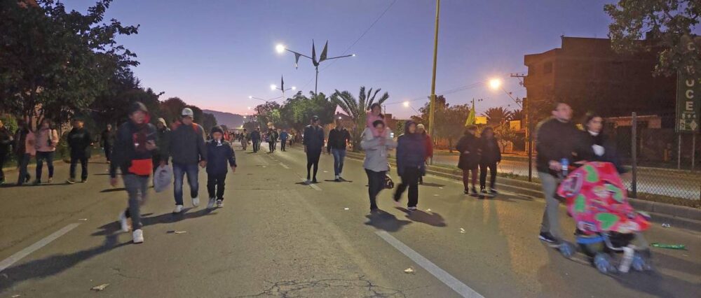 Miles de peregrinos inician caminata al Santuario de la Virgen de Urkupiña