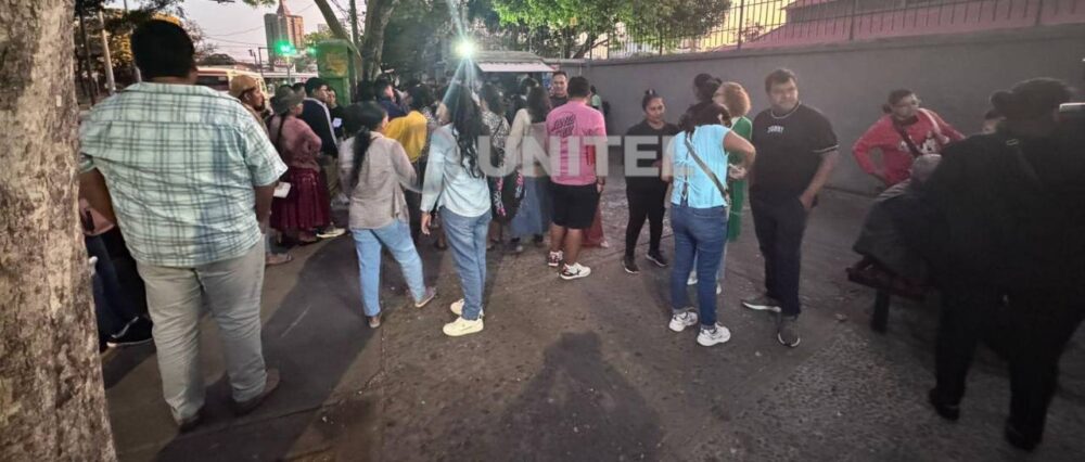Largas filas en los Tribunales Electorales para tramitar certificados de impedimento.