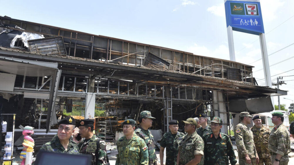Conflicto fronterizo entre Tailandia y Camboya deja miedo y destrucción