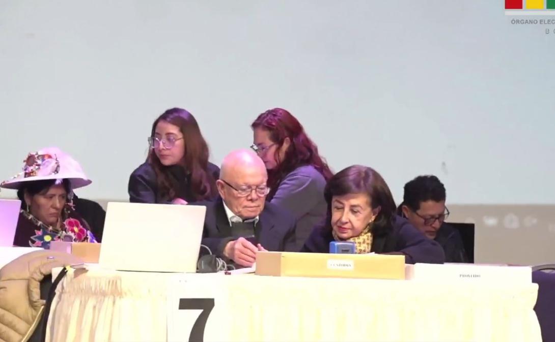 El TSE inicia el cómputo del voto en el exterior con las primeras 200 actas