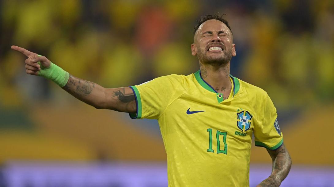 Neymar sufre lesión y es duda para enfrentar a Bolivia en El Alto