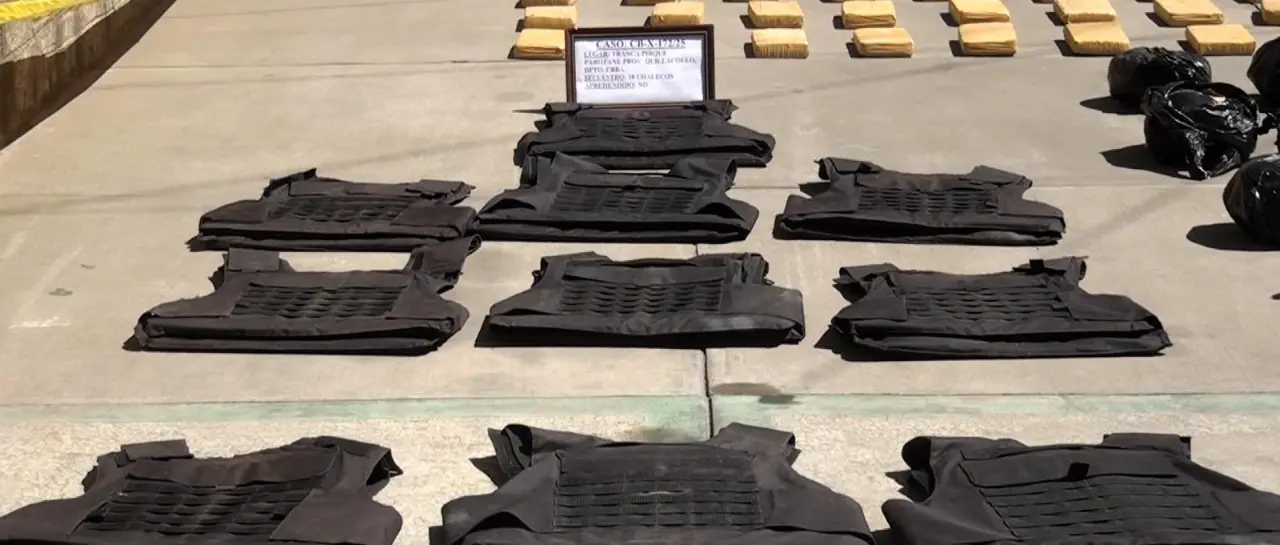 Aprehenden a dos sujetos que transportaban cocaína camuflada en chalecos antibalas