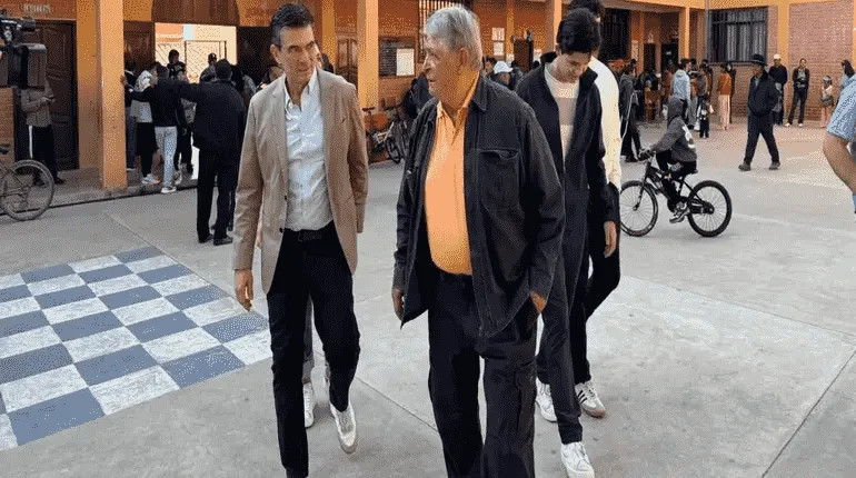 Rodrigo Paz acompaña a su padre Jaime Paz Zamora y llama a elecciones pacíficas en Tarija