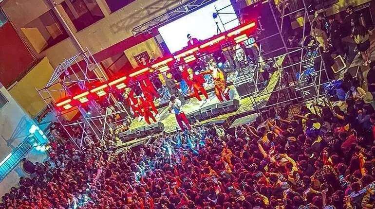 Grupo musical atribuye a la sobreventa de entradas la avalancha humana  en un colegio de Oruro