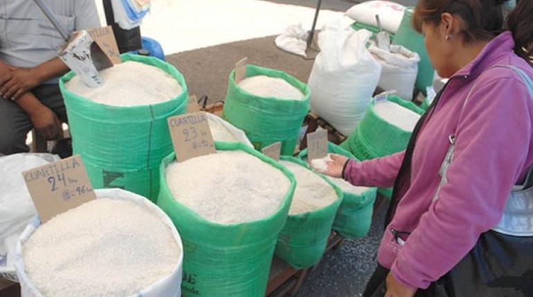 Gobierno prevé reducción en el precio del arroz en el país en un mes