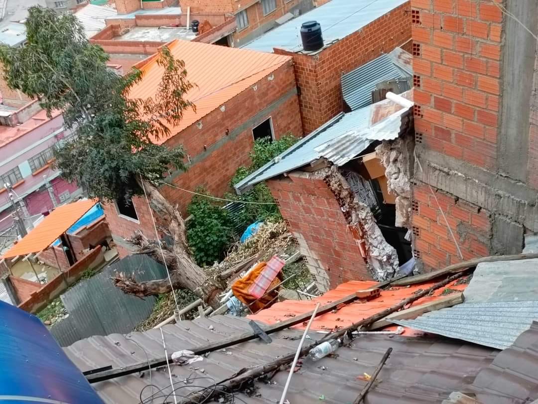 Mujer muere tras caer en su casa en construcción en Munaypata