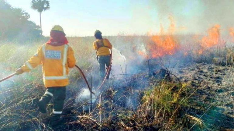 Incendios bajan a tres en Santa Cruz, pero la emergencia continúa