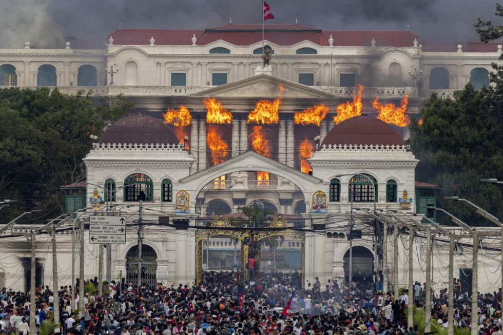 Nepal en crisis: renuncia del exprimer ministro no frena las protestas