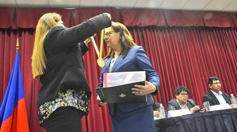 Colegio España celebra 39 años con el reconocimiento “Honor al Mérito Cochabambino”