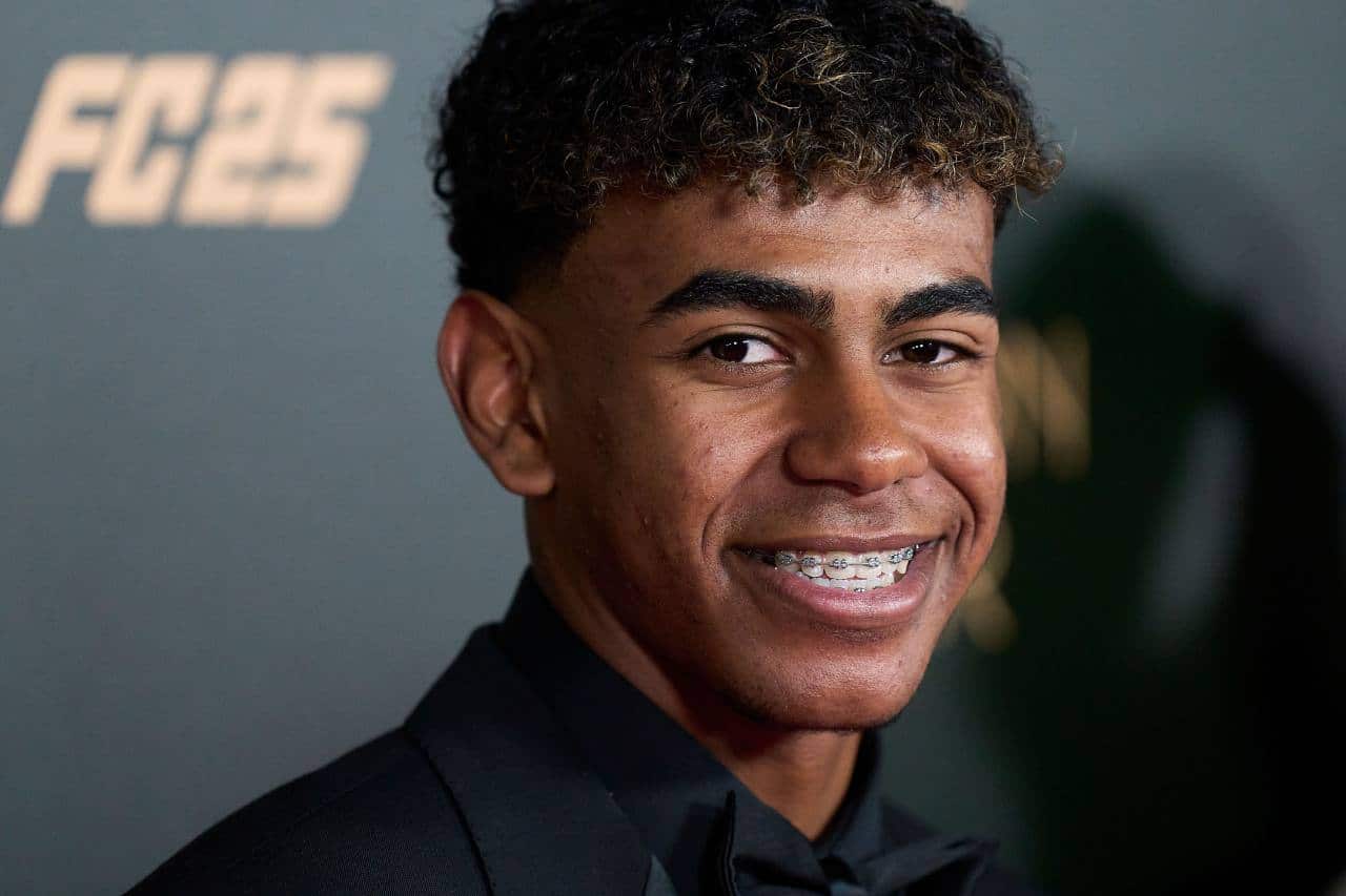 Lamine Yamal recibe el Trofeo Kopa al mejor jugador menor de 21 años