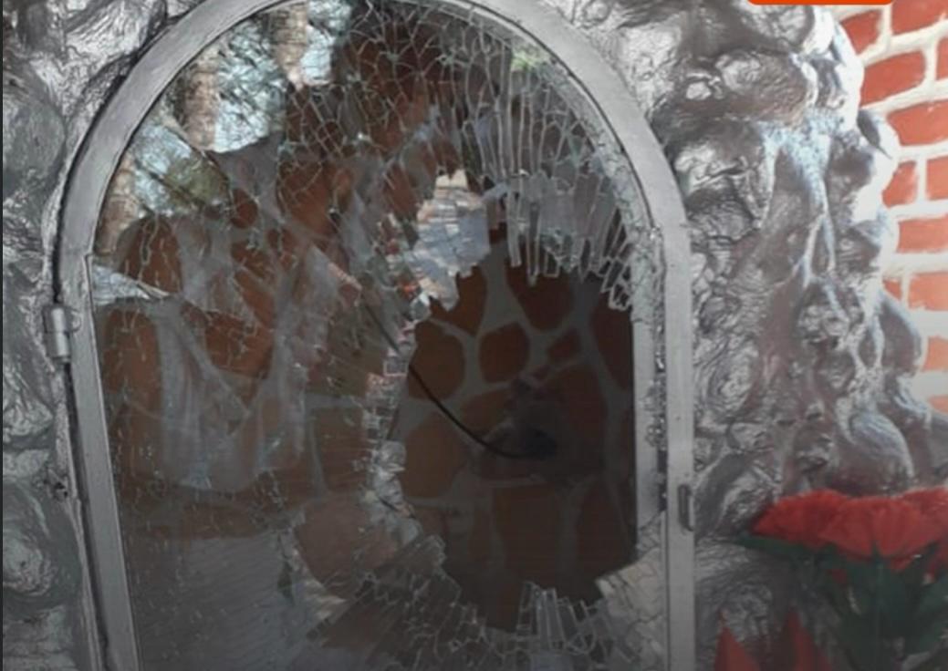 Roban ofrendas de la Virgen de Urkupiña en el barrio Guaracachi