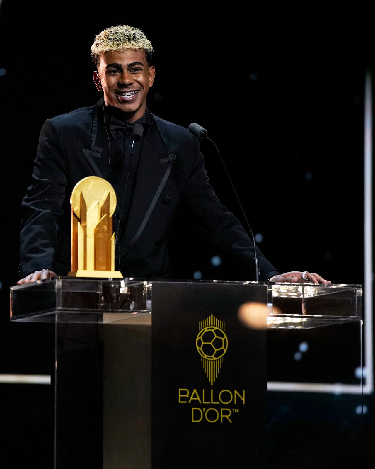 Lamine Yamal recibe el Trofeo Kopa al mejor jugador menor de 21 años