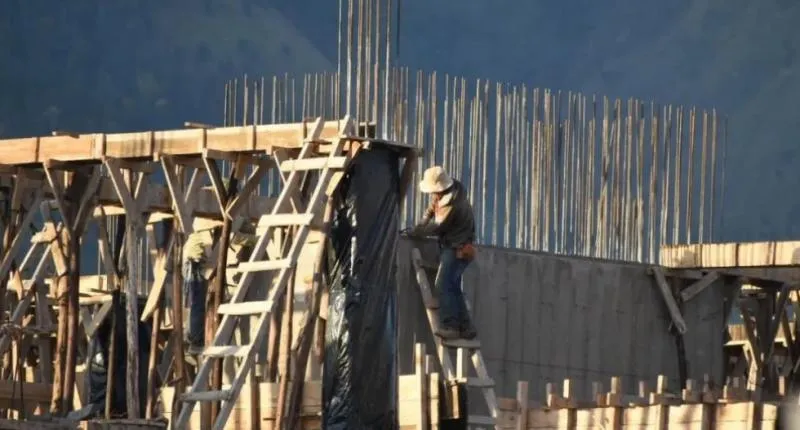 Construcción en riesgo por falta de liquidez y aumento de precios