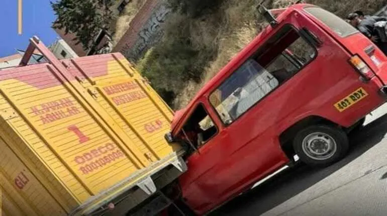 Accidente fatal en la autopista La Paz–El Alto: un muerto y seis heridos