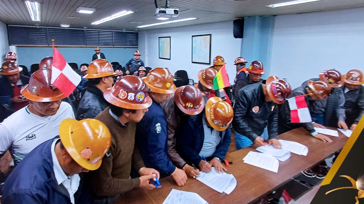 Gobierno y mineros asalariados acuerdan frenar avasallamientos y robo de minerales