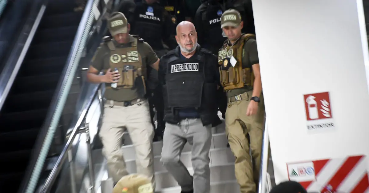 Arturo Murillo llega a La Paz y espera audiencia en la FELCC